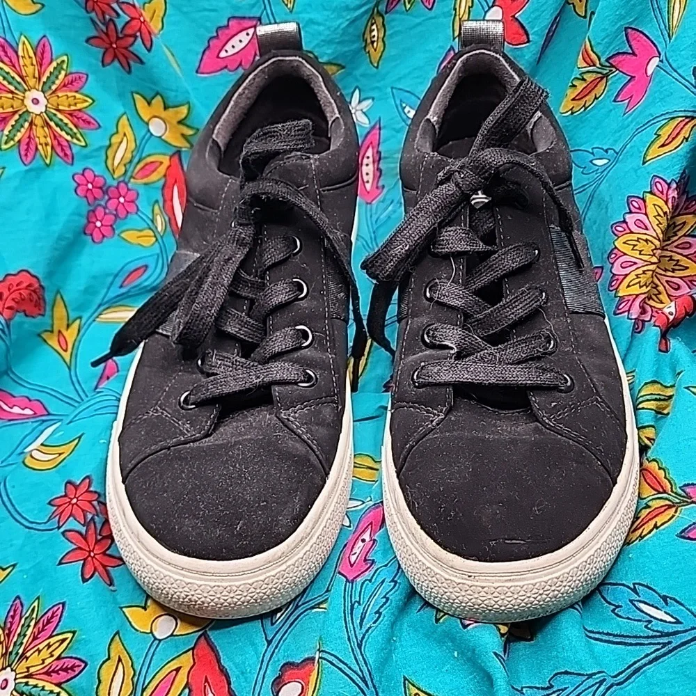 Nordstrom Rack black sneaker - Picture 2 of 6